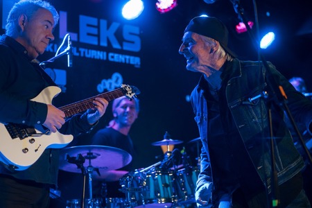 Preplet rocka in jazza z energijo vrhunske jazzovske zasedbe (6)